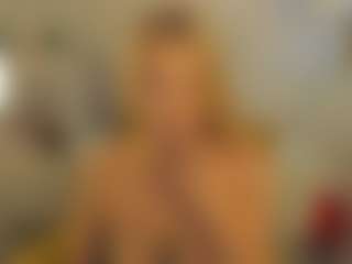 Live cam show with Emma - Shaved on Dolls Live