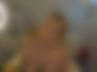 Live cam show with Emma - Show on Camsoda