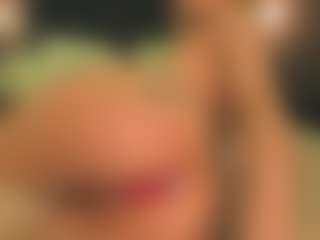 Live cam show with Emma - College Lovense on xDating