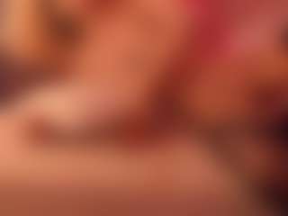 Show de cam en vivo con Emma - Striptease Teen (18+) en Camsoda