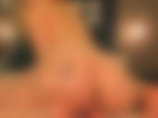 Live cam show with Emma - Flashing on AdultVida.com