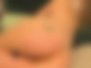 Live cam show with Emma - Shaved Pussy on Camsoda