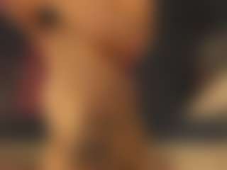 Live cam show with Emma - College Teen (18+) on intimatelivegirls.com
