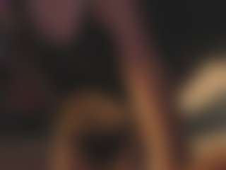 Live cam show with Emma - Average on Milf Play