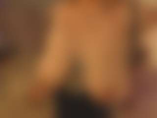 Live cam show with Emma - Average on xfollow cams