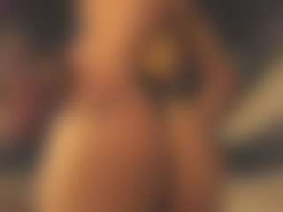 Live cam show with Emma - Shaved Pussy on SxyPornLive