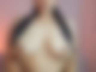 Live cam show with kerry-90 - Curvy on googirlz