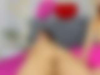 Live cam show with Carolinee-Torres - Camel Toe on AdultVida.com