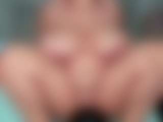 Carolinee-Torres's Live Sex Cam Show