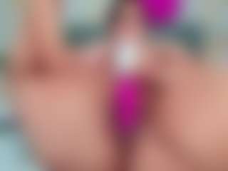 Live cam show with Carolinee-Torres - BBW on StripNow
