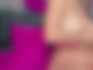 Live cam show with Carolinee-Torres - Camel Toe on livesuperchat.net
