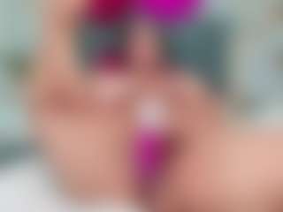 Live cam show with Carolinee-Torres - Threesome on Camsoda