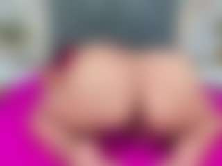 Live cam show with Carolinee-Torres - Ass Bouncing on Camsoda