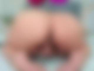 Carolinee-Torres's Live Sex Cam Show