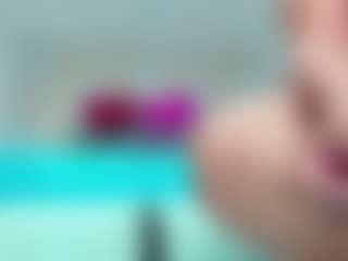 Carolinee-Torres's Live Sex Cam Show