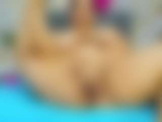 Carolinee-Torres's Live Sex Cam Show