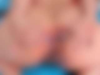 Live cam show with Carolinee-Torres - Brown Eyes Red Hair on Pornisteam.com