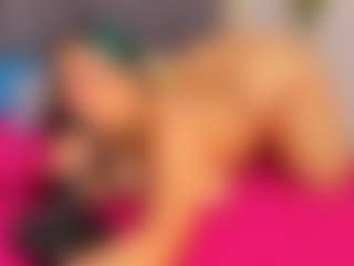 Live cam show with Carolinee-Torres - Threesome on Camsoda