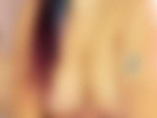 Live cam show with Carolinee-Torres - Ass Bouncing on Fling VIP Chat