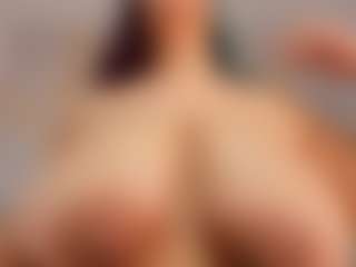 Live cam show with Carolinee-Torres - Brown Eyes Red Hair on thefappeningchat.com