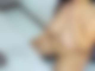 Carolinee-Torres's Live Sex Cam Show