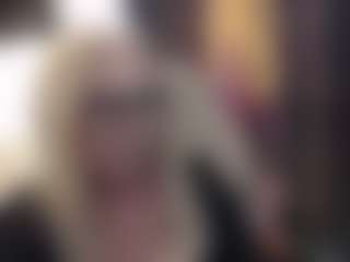 Live cam show with SofiaDream - Cougar on CamClone