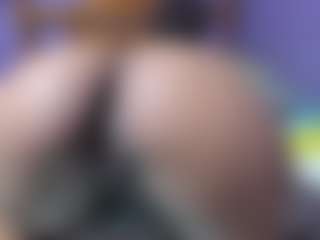 Live cam show with Angela-saenx - Striptease on Camversity