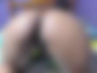 Live cam show with Angela-saenx - Striptease on Lustler