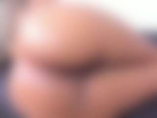 Live cam show with Angela-saenx - Flashing on liverealitysex.com