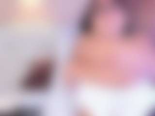 Live cam show with AvyMilton - Camel Toe on TeamSkeetLive