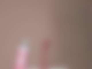 Live cam show with AvyMilton - Full Nudity on Milfs Live