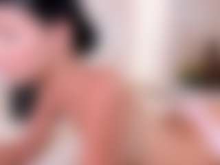 Live cam show with Charlote - Ebony on TeamSkeetLive | colombia