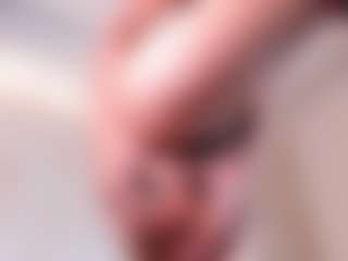 Live cam show with Charlote - Shaved Pussy on Milfs Live