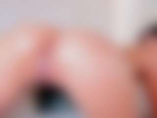 Live cam show with Charlote - Ebony Teen (18+) on boobsie.com