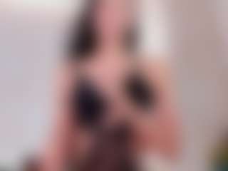 Live cam show with Charlote - Ebony Teen (18+) on livesuperchat.net