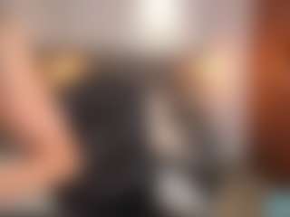 Live cam show with Sara Evans - Young Adult on madthumbs