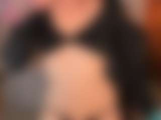 Live cam show with Sara Evans - Oil on Camsoda