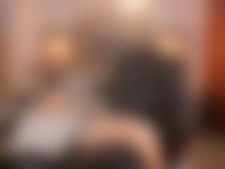 Live cam show with Sara Evans - Small Tits on StripNow