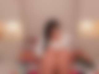 Live cam show with TRISHA - Public Black on intimatelivegirls.com