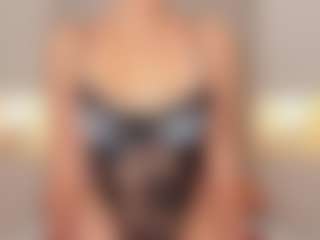 Live cam show with TRISHA - Brown Eyes Ebony on pussylord.com