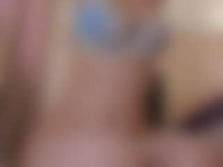 Live cam show with Jekkyicee - Petite Toys on StripNow