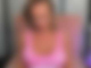Live cam show with LatoyaFun - Long Hair on AdultVida.com
