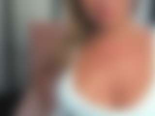 Live cam show with LatoyaFun - Long Hair on StripNow