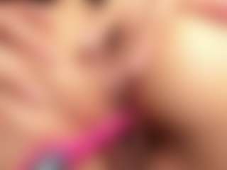 lovelykitty04's Live Sex Cam Show