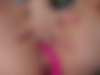 lovelykitty04's Live Sex Cam Show