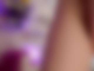 Live cam show with AnnaPrince - Shaved on AdultVida.com