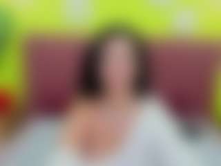 Live cam show with LindaInsatiable - Middle Aged on milfzrlive.com