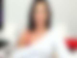 LindaInsatiable MILF webcam performer live streaming