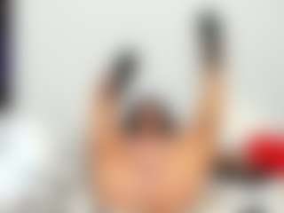 Live cam show with LindaInsatiable - Wet on Big Tits