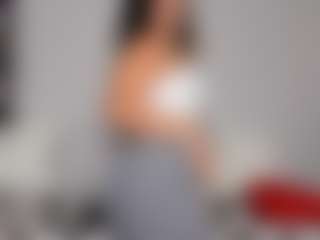 Spettacolo in cam dal vivo con LindaInsatiable - Striptease su Camsoda